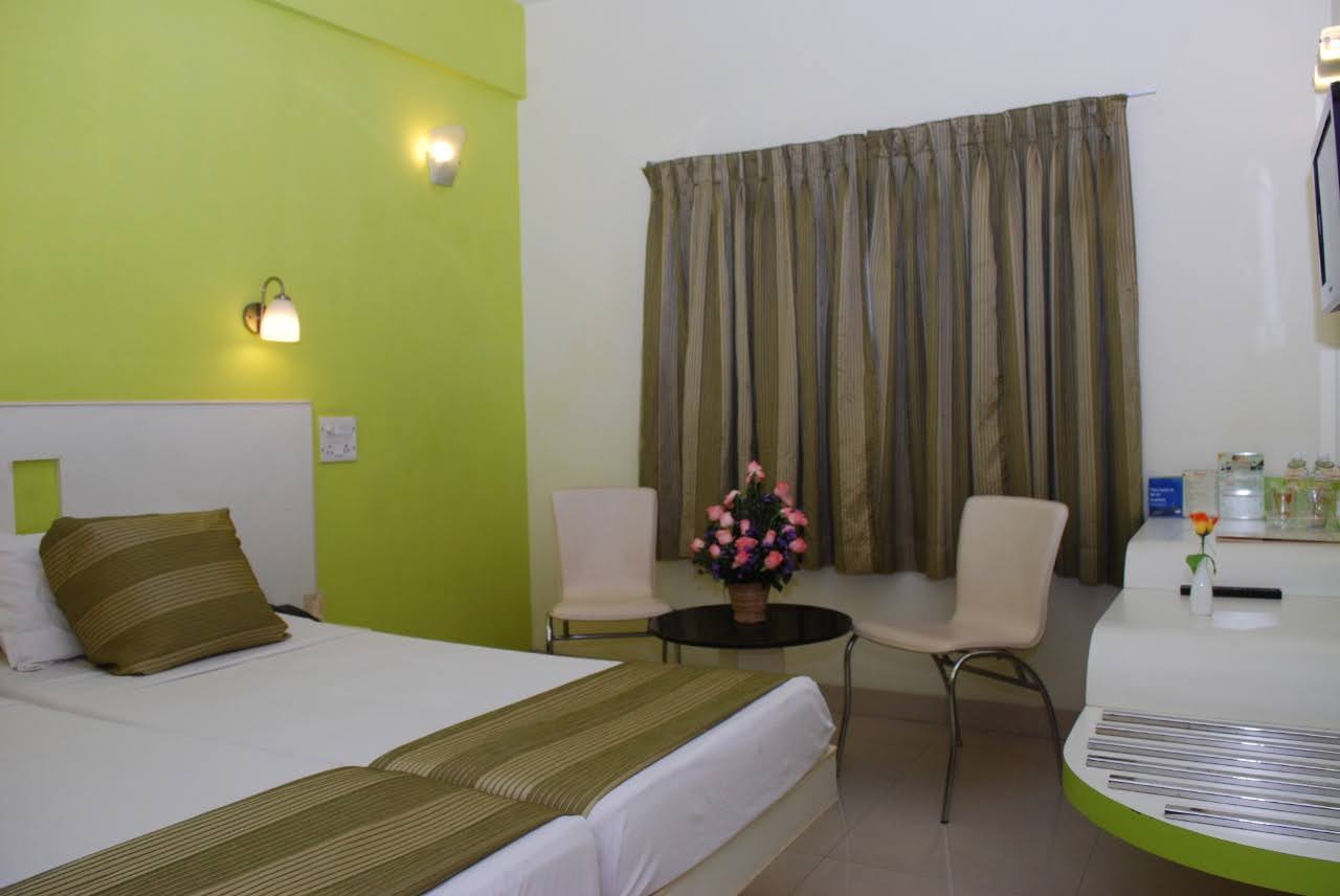Hotel Pandian Rooms Photos